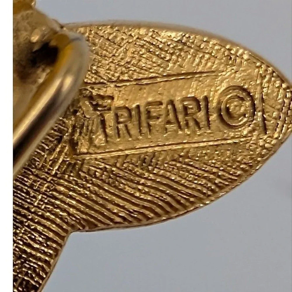 Vintage Crown Trifari Butterfly Stick Pin‎ Gold Tone Dainty Minimalist Spring